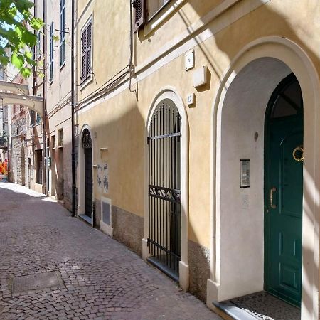 La Casa Di Via Musso Apartment Ноли Екстериор снимка