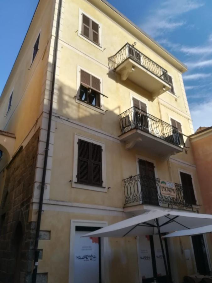La Casa Di Via Musso Apartment Ноли Екстериор снимка