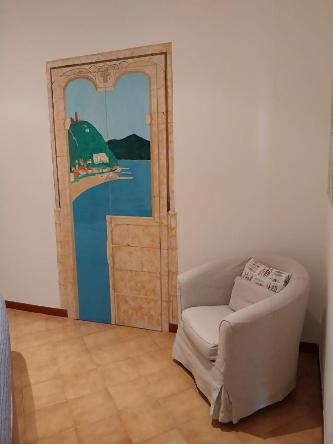 La Casa Di Via Musso Apartment Ноли Екстериор снимка